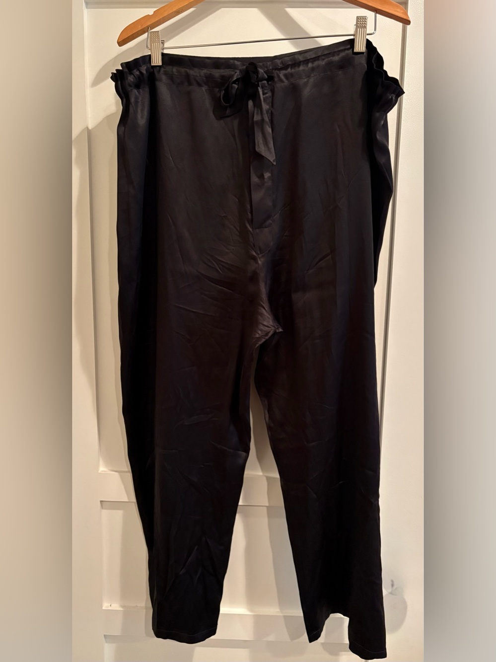 Victoria's Secret Black 100% SILK Pant/Pajama Bottom. Size Large.
